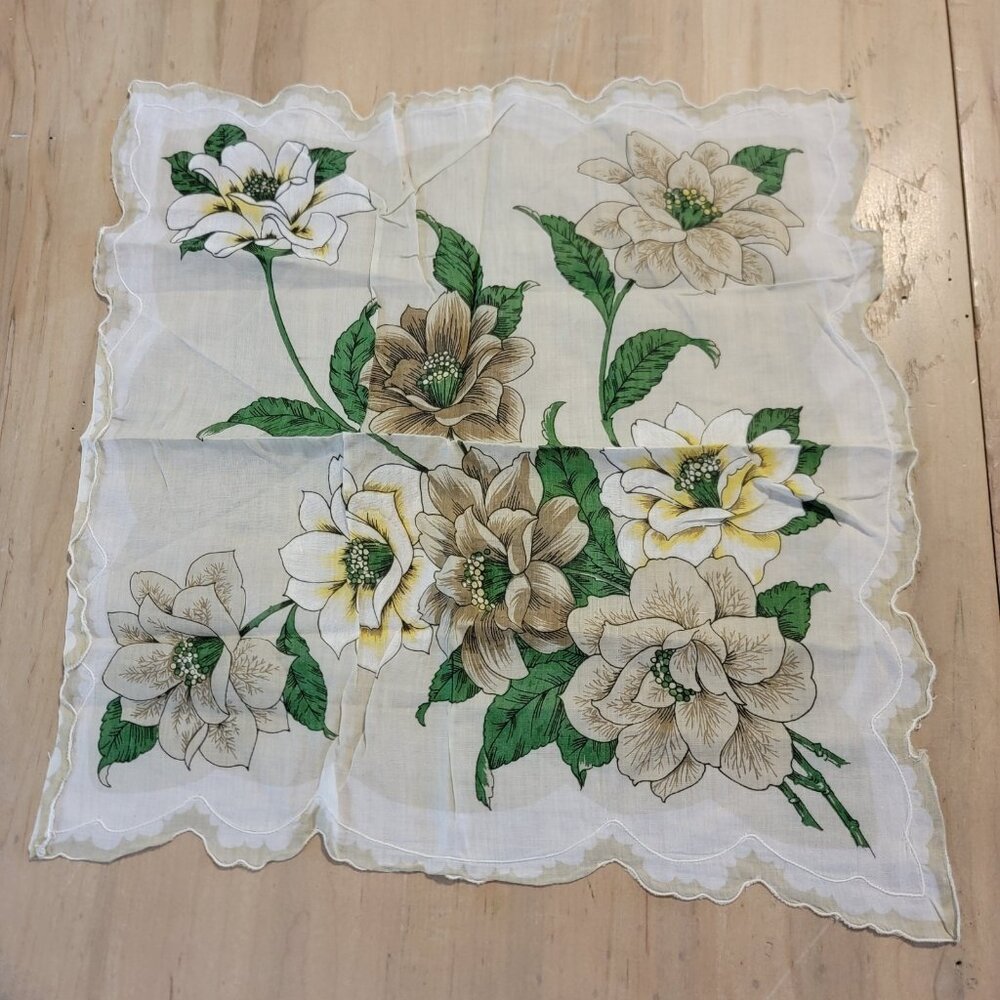 Vintage Square Hankie Floral Flowers Ruffle Edge Very Good Condition‎